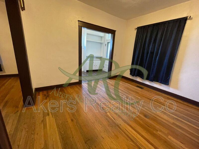 501 Van Buren St - Photo 7 of 28