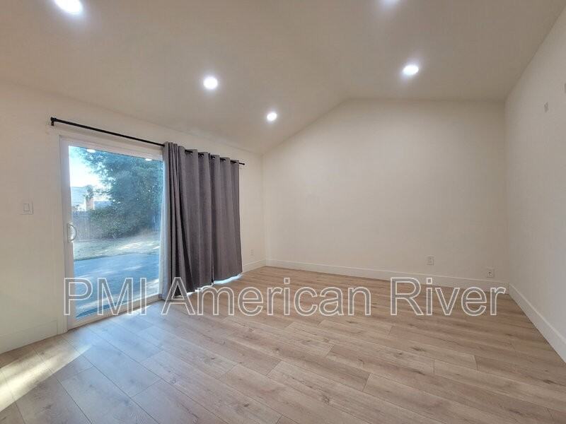 7933 Valley Green Dr - Photo 4 of 14
