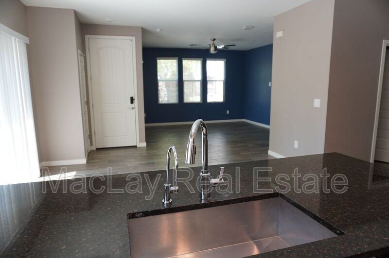 1885 E Frye Rd #102 - Photo 4 of 32