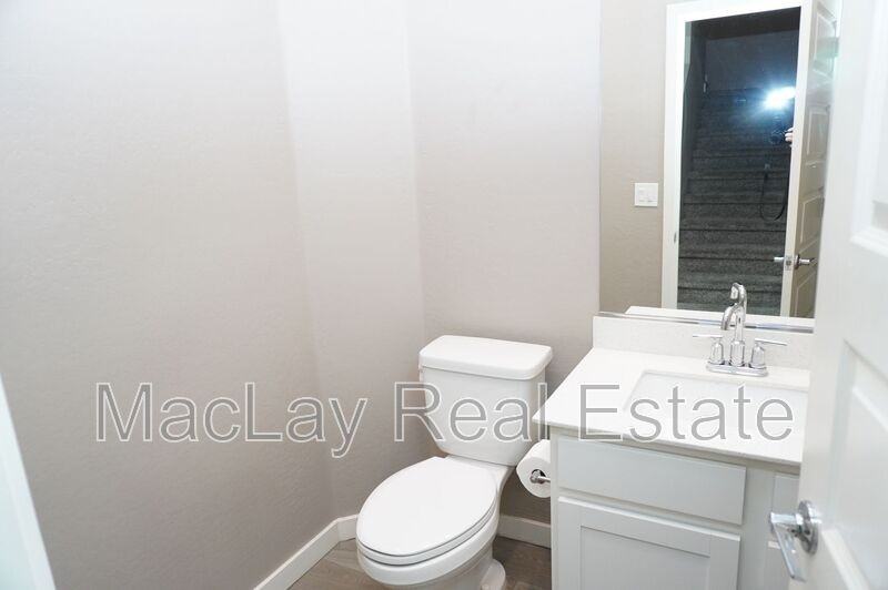 1885 E Frye Rd #102 - Photo 5 of 32