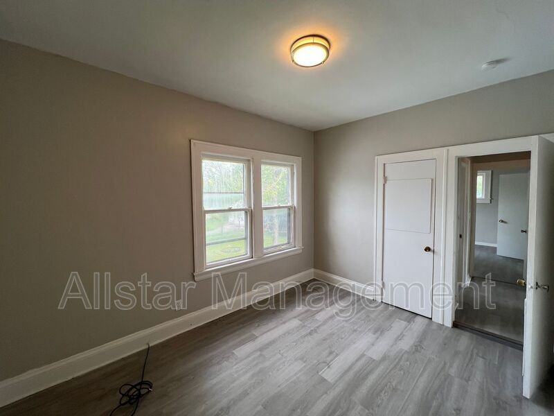 3293 E 121st St - Photo 4 of 15