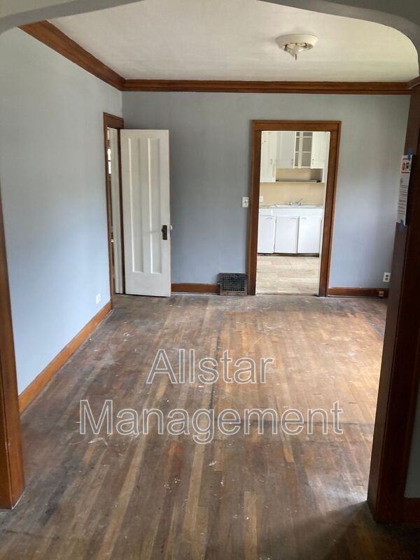 17202 Grovewood Ave #DOWN - Photo 6 of 9