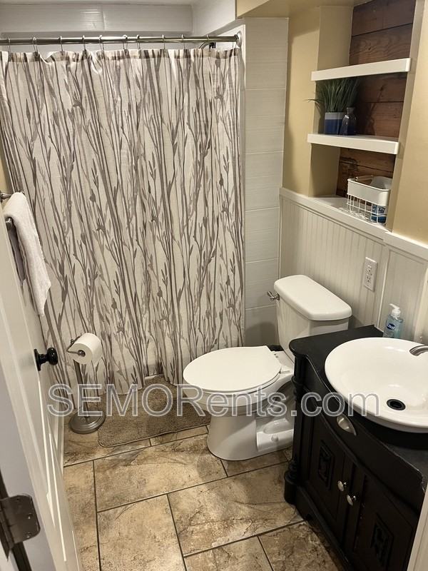 635 Perry Ave - Photo 2 of 9