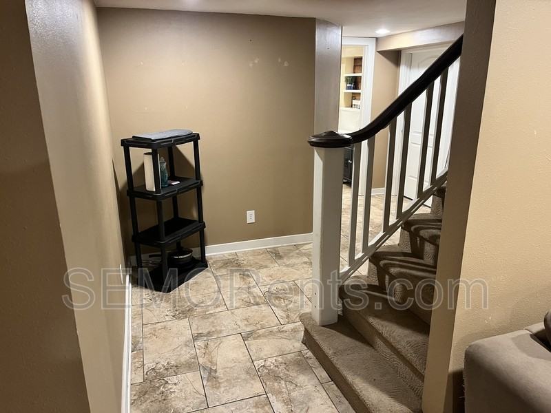 635 Perry Ave - Photo 6 of 9