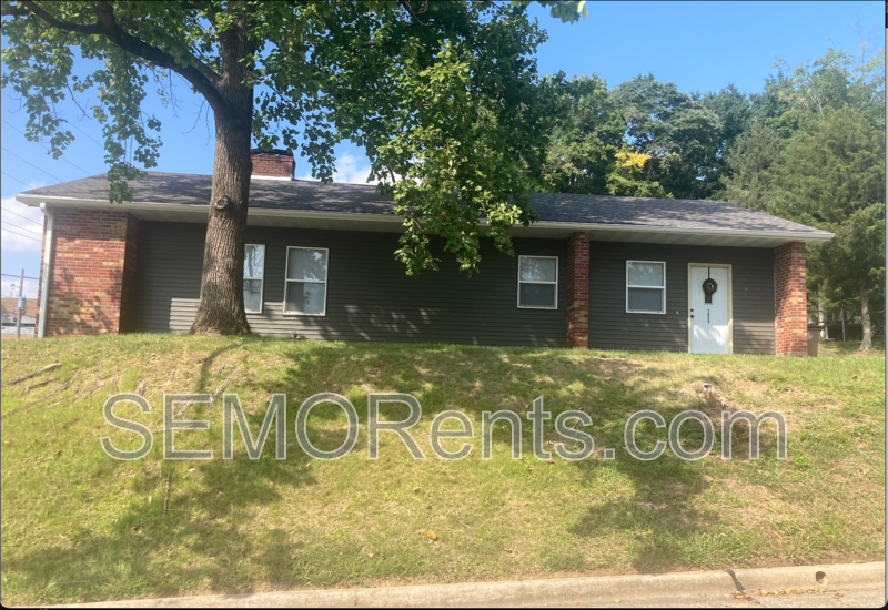 1524 Bessie St - Photo 2 of 6
