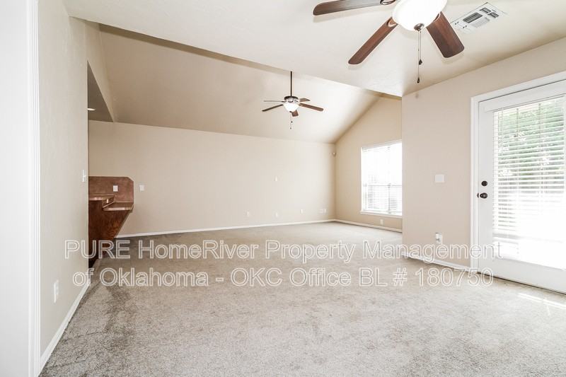2521 Ridgewood Dr - Photo 2 of 18