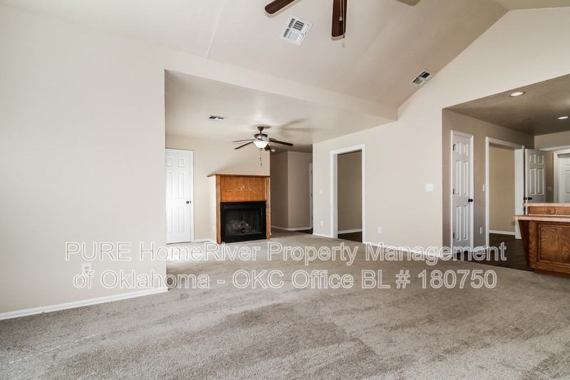 2521 Ridgewood Dr - Photo 3 of 18