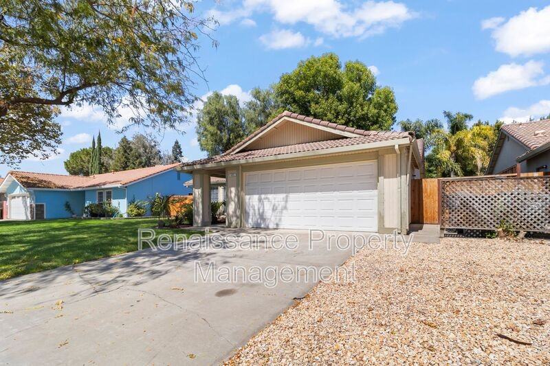 445 W Deerwood Ln - Photo 7 of 39