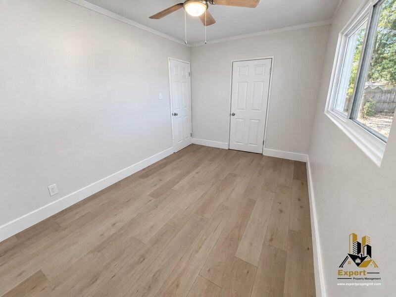 414 6th St - Photo 6 of 19