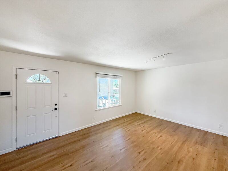 761 N Citrus Ave - Photo 3 of 13