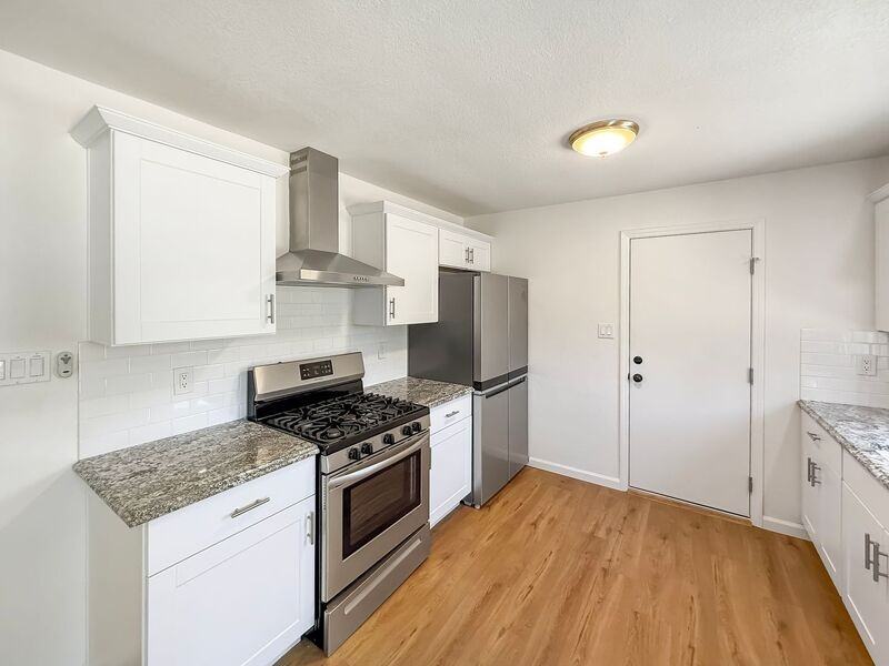 761 N Citrus Ave - Photo 4 of 13
