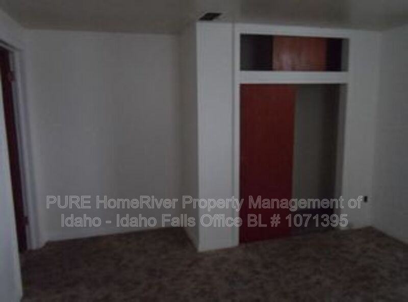 320 2nd St #2 - Photo 3 of 3