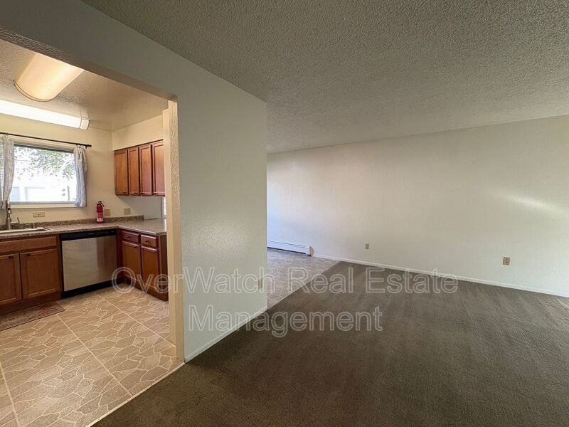 6007 E 12th Ave - Photo 7 of 35