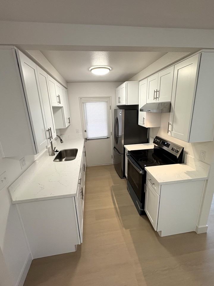2637 Spinnaker Ave - Photo 5 of 18