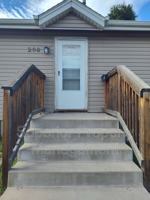 featured image of 206 E 5th St #1