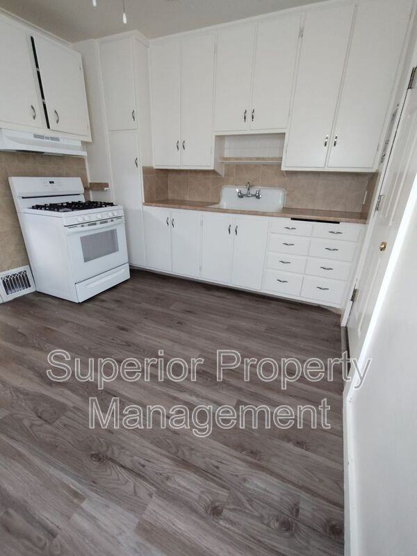 206 E 5th St #1 - Photo 3 of 16
