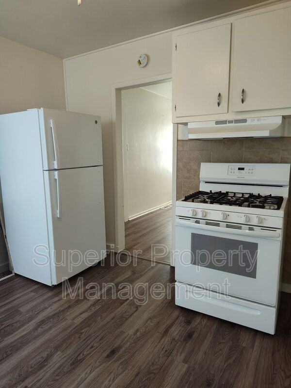 206 E 5th St #1 - Photo 4 of 16