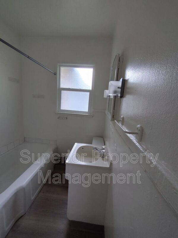 206 E 5th St #1 - Photo 6 of 16