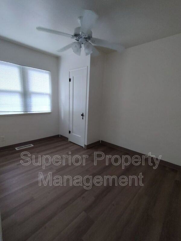206 E 5th St #1 - Photo 7 of 16