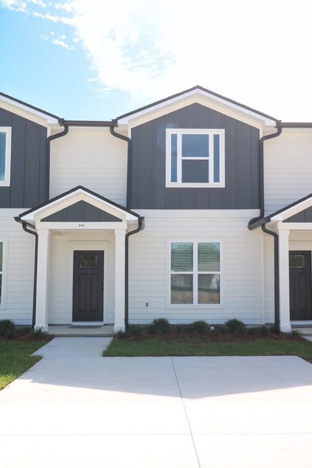 401 Hampton Lane - Photo 2 of 15