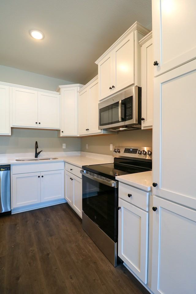 401 Hampton Lane - Photo 5 of 15