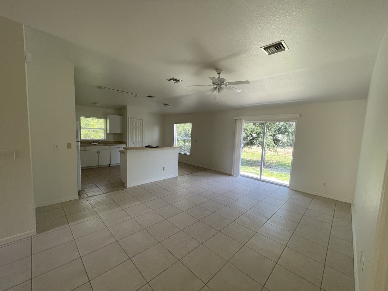 460 Windermere Dr - Photo 3 of 17