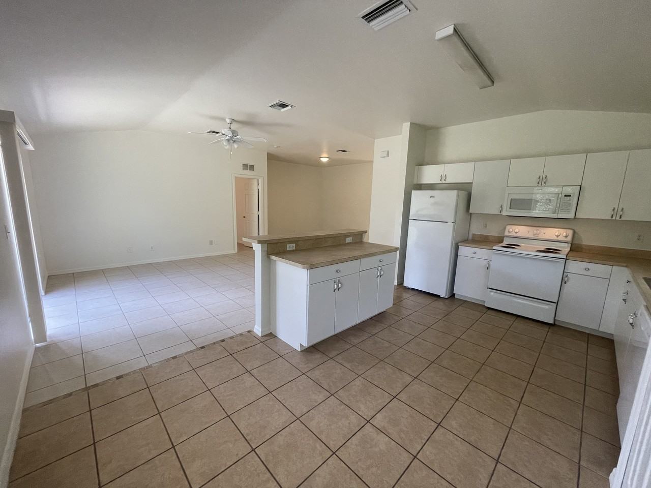 460 Windermere Dr - Photo 5 of 17