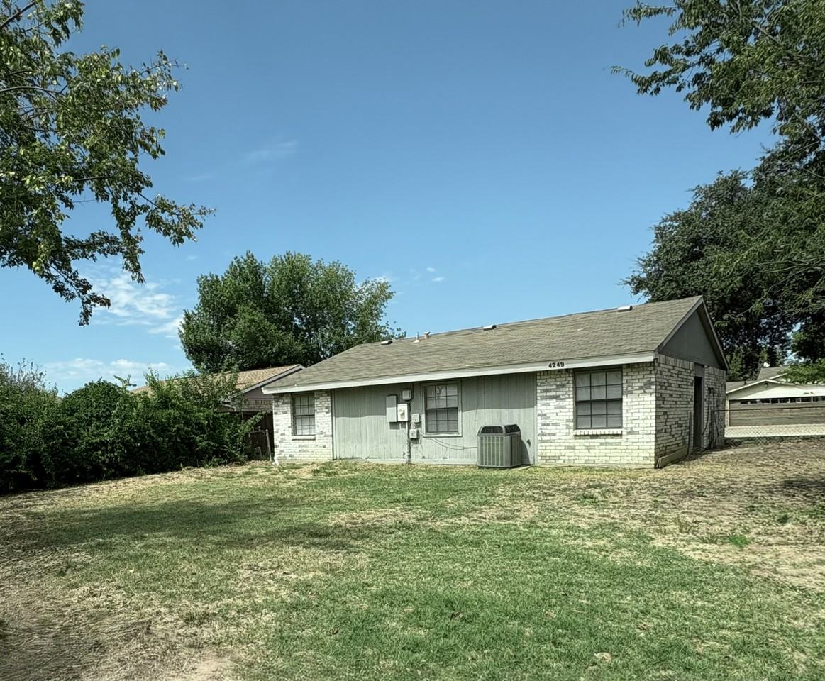 4249 Caldwell Ave - Photo 4 of 21