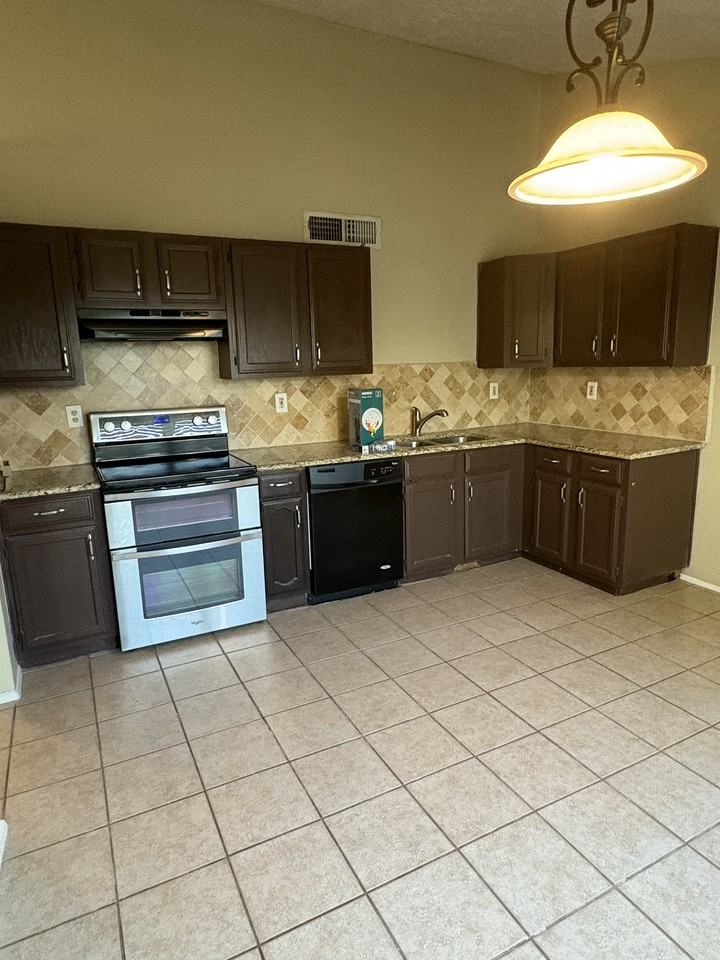 4249 Caldwell Ave - Photo 5 of 21