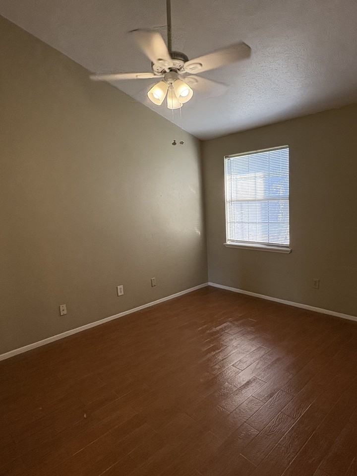 4249 Caldwell Ave - Photo 7 of 21