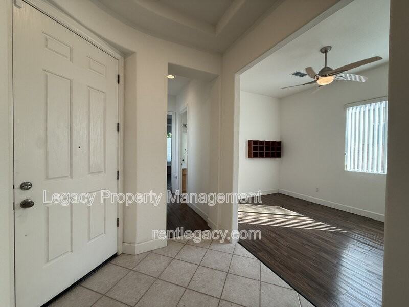 1700 Charm Way - Photo 3 of 37