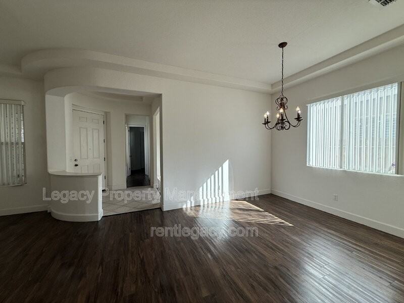 1700 Charm Way - Photo 6 of 37