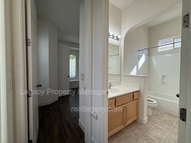 1700 Charm Way - Photo 7 of 37