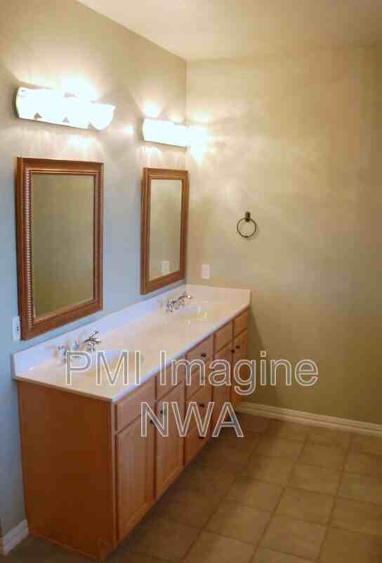 4747 W Mayflower Ct - Photo 5 of 20