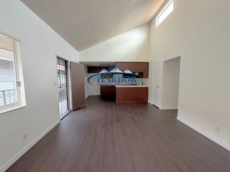 657 W 2nd St #3 - Photo 2 of 7