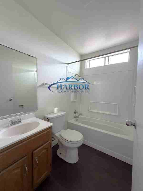 657 W 2nd St #3 - Photo 4 of 7