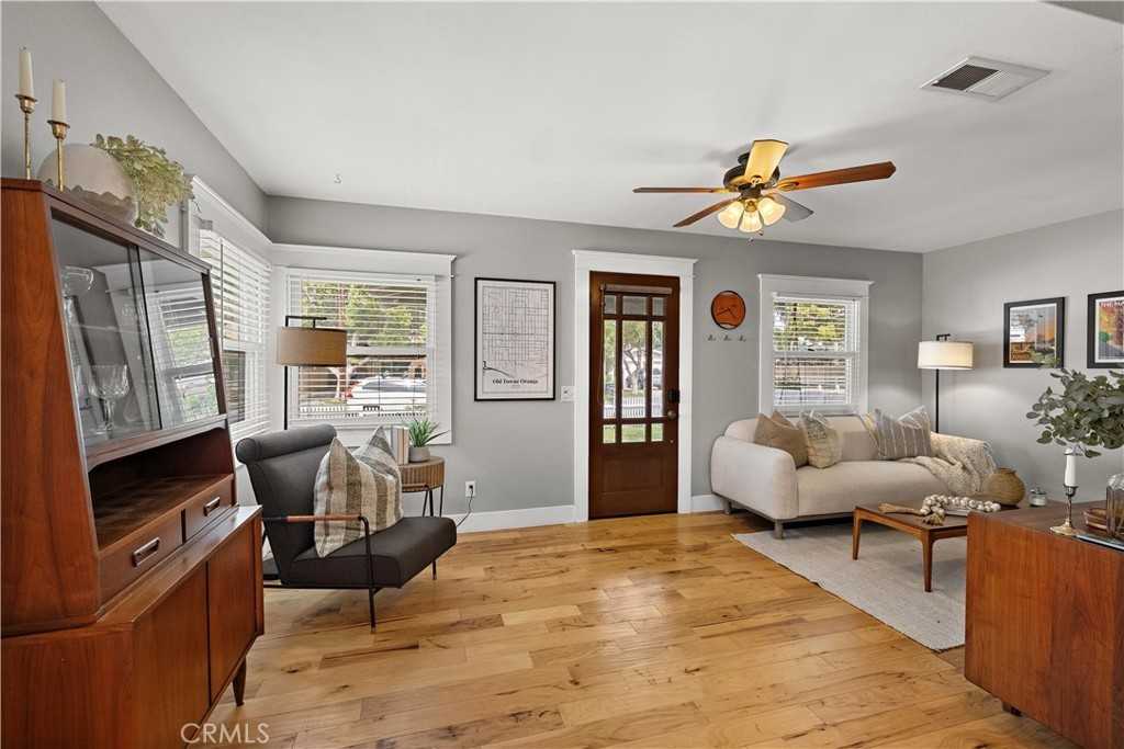 345 N Harwood St - Photo 4 of 25