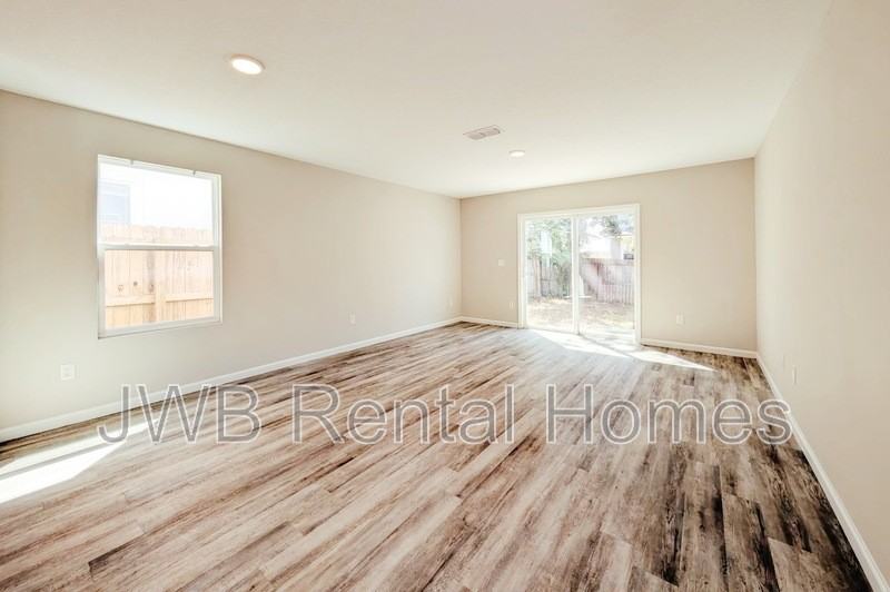 8736 Eaton Ave - Photo 5 of 17