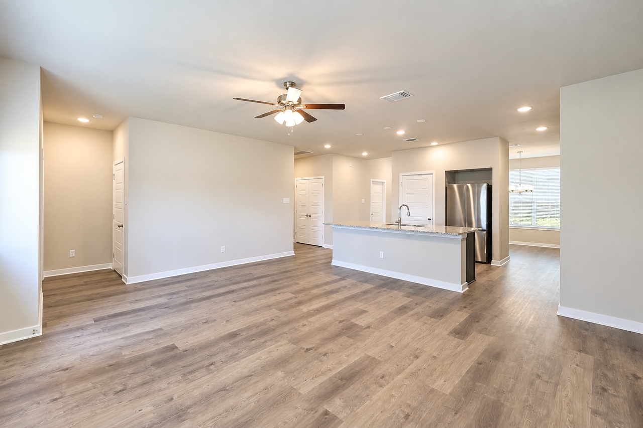 1237 Dowdy Dr - Photo 6 of 15