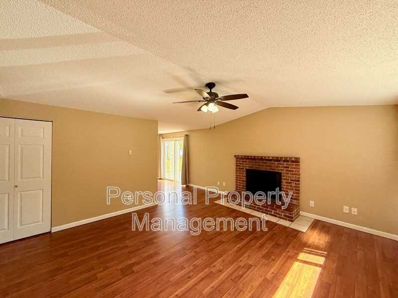 900 Z St - Photo 2 of 18