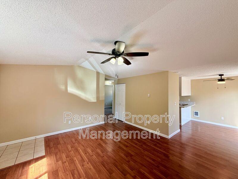 900 Z St - Photo 3 of 18