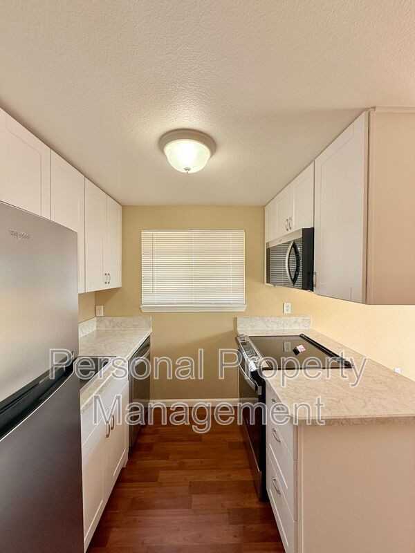 900 Z St - Photo 7 of 18