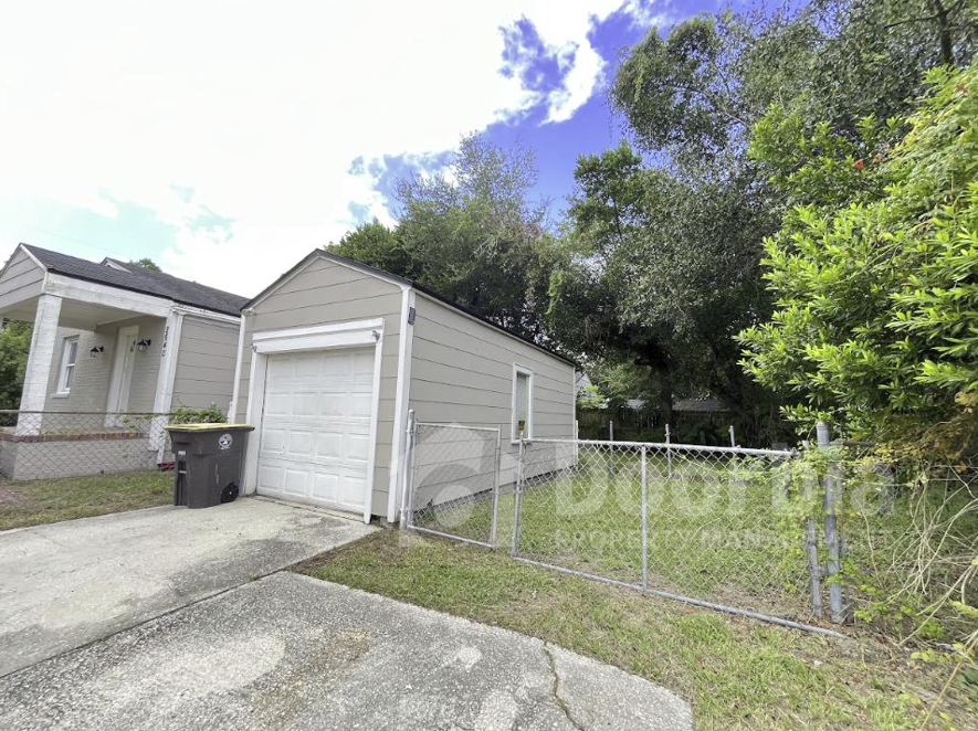 2640 Bayview Rd - Photo 3 of 22