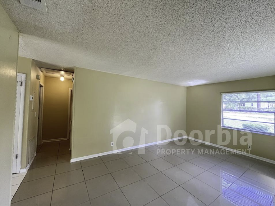 7500 Necia Dr S - Photo 4 of 15