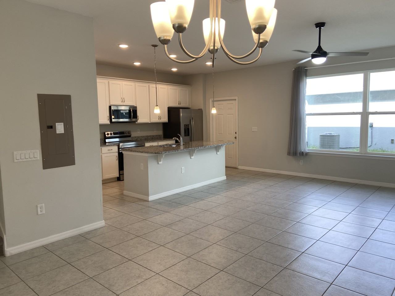 5029 Avalon Park Blvd - Photo 5 of 24