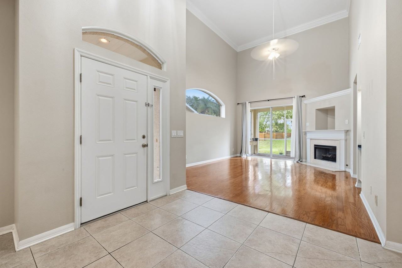 1608 Jacob Ct - Photo 5 of 30