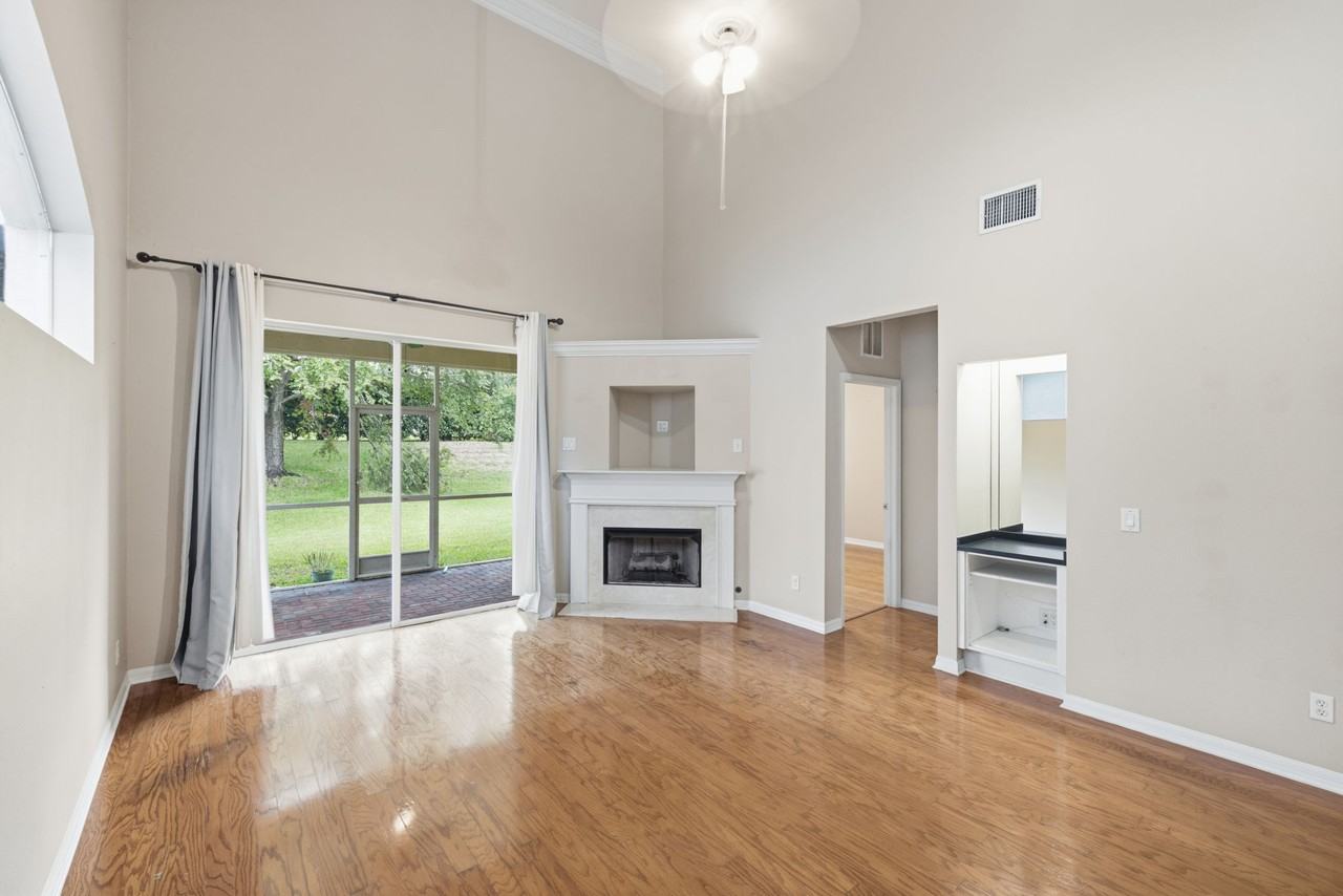 1608 Jacob Ct - Photo 6 of 30