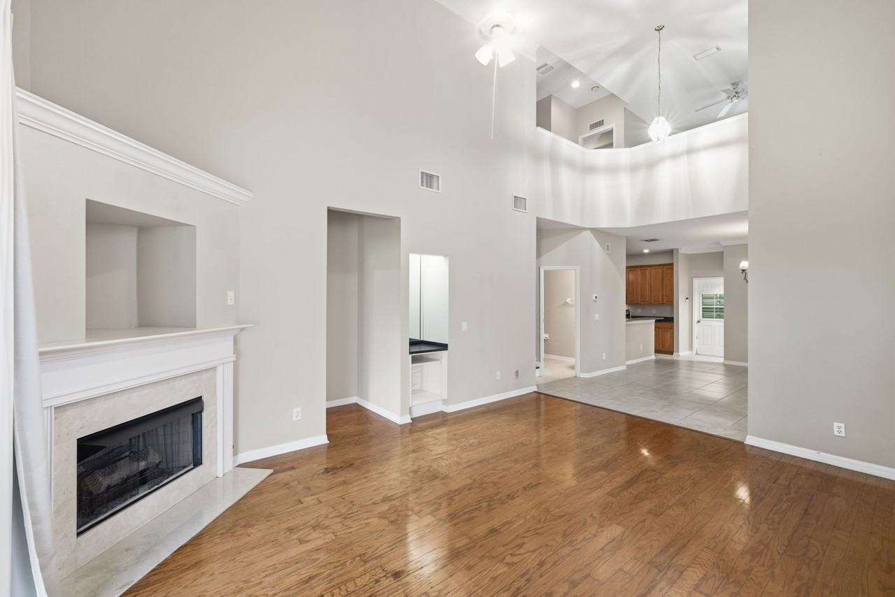 1608 Jacob Ct - Photo 7 of 30
