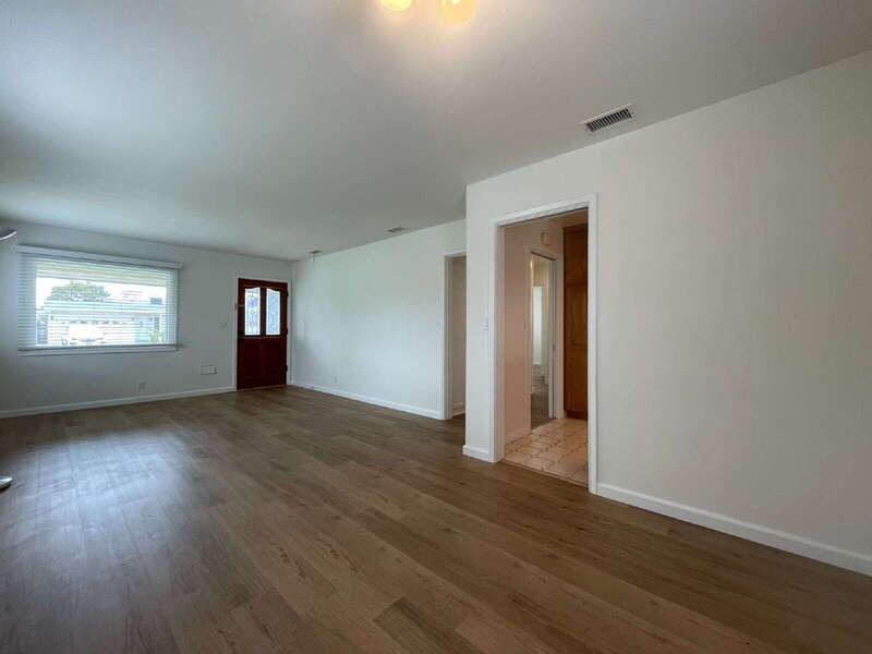 2050 Mcnab Ave - Photo 3 of 26