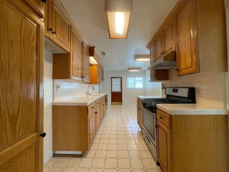 2050 Mcnab Ave - Photo 4 of 26